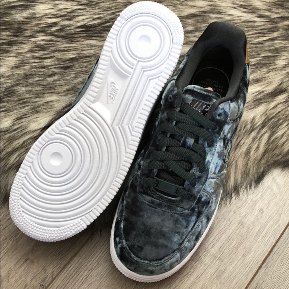 NWT🌿Nike Air Force 1 premium velvet - Picture 6 of 8